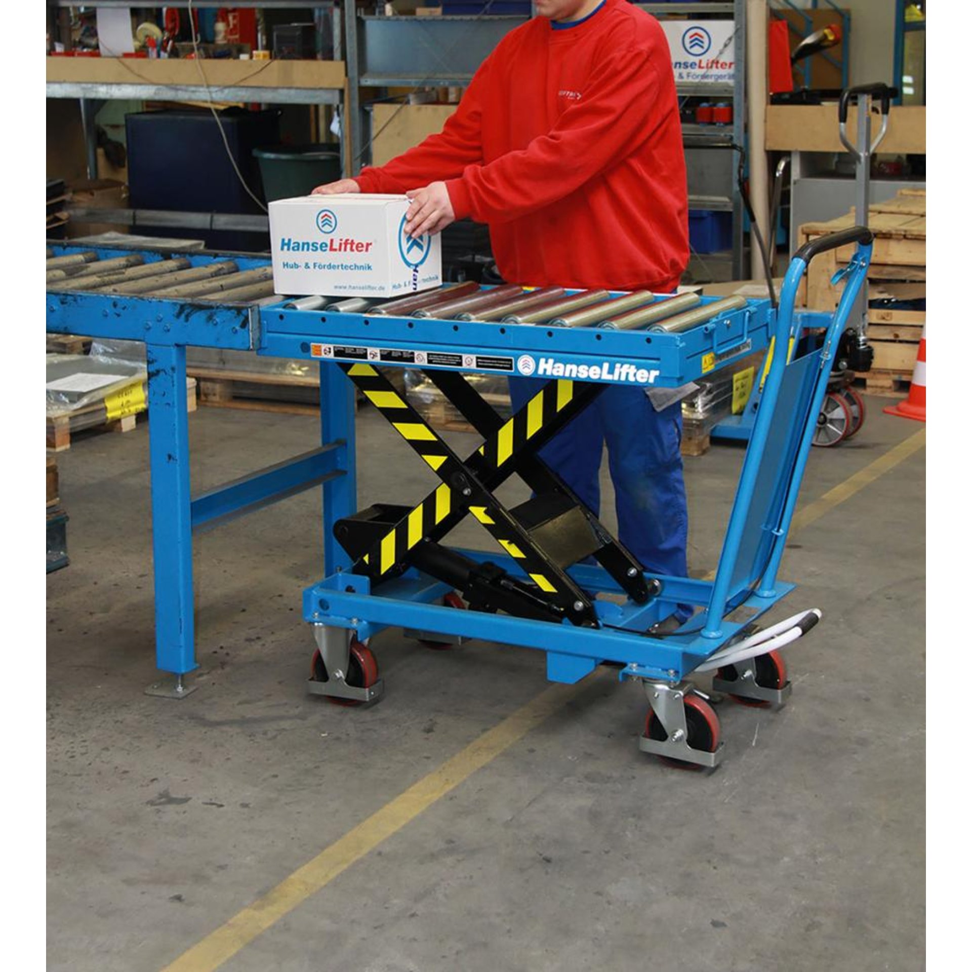 Hubtischwagen m. Rollenb.Tischmaß: 1025x535 500 kg Tragfähigkeit