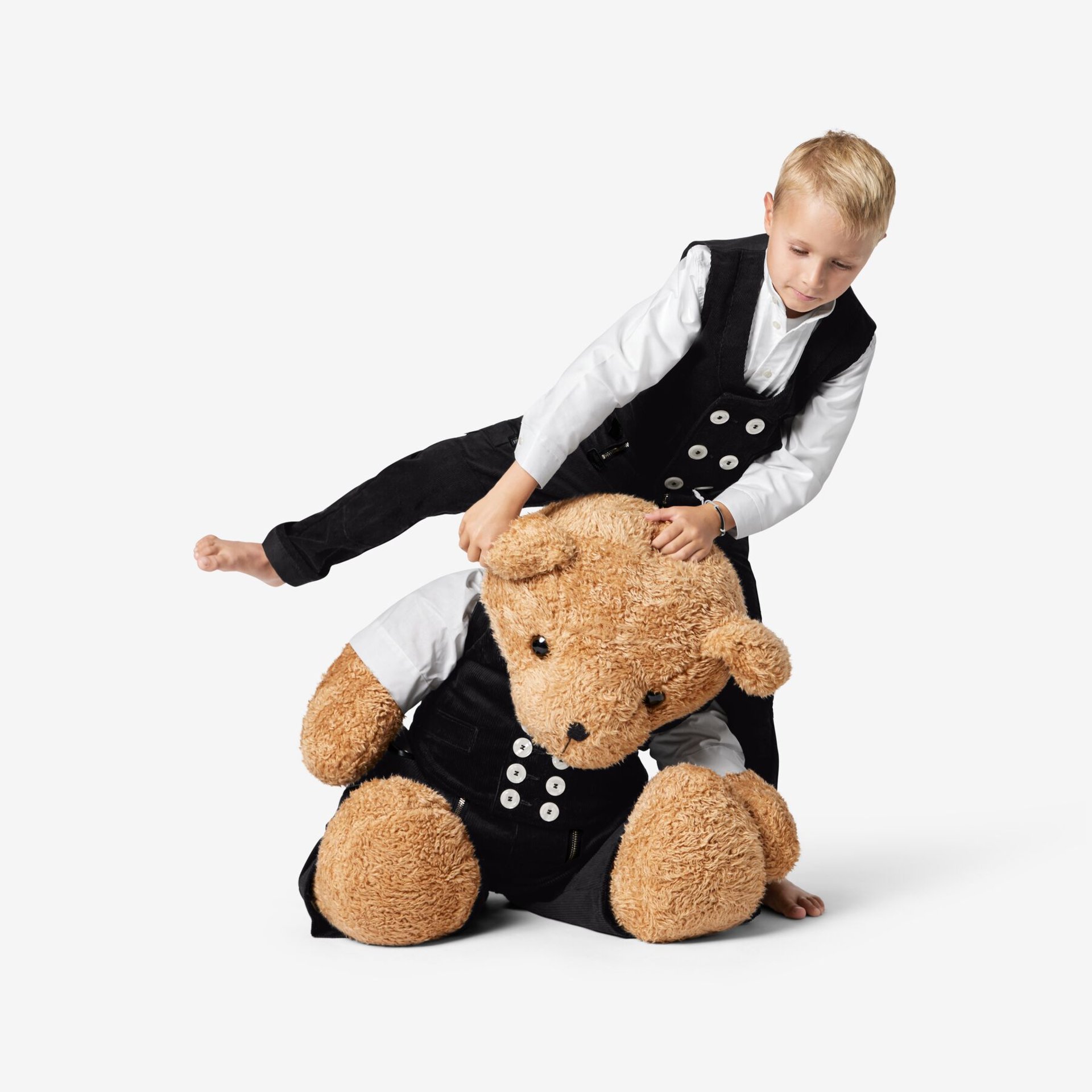 AUGUST Kinder-Zunfthose Zwirn-Feincord schwarz 152