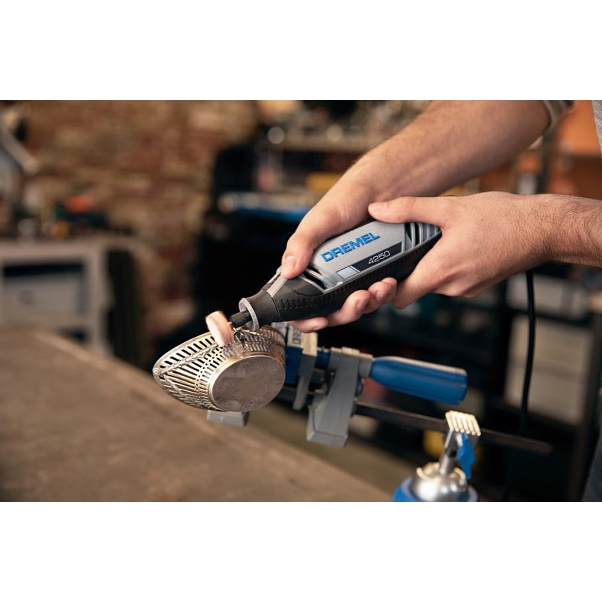 DREMEL® 4250, kabelgebundenes Multifunktionswerkzeug, 35 Zubehöre