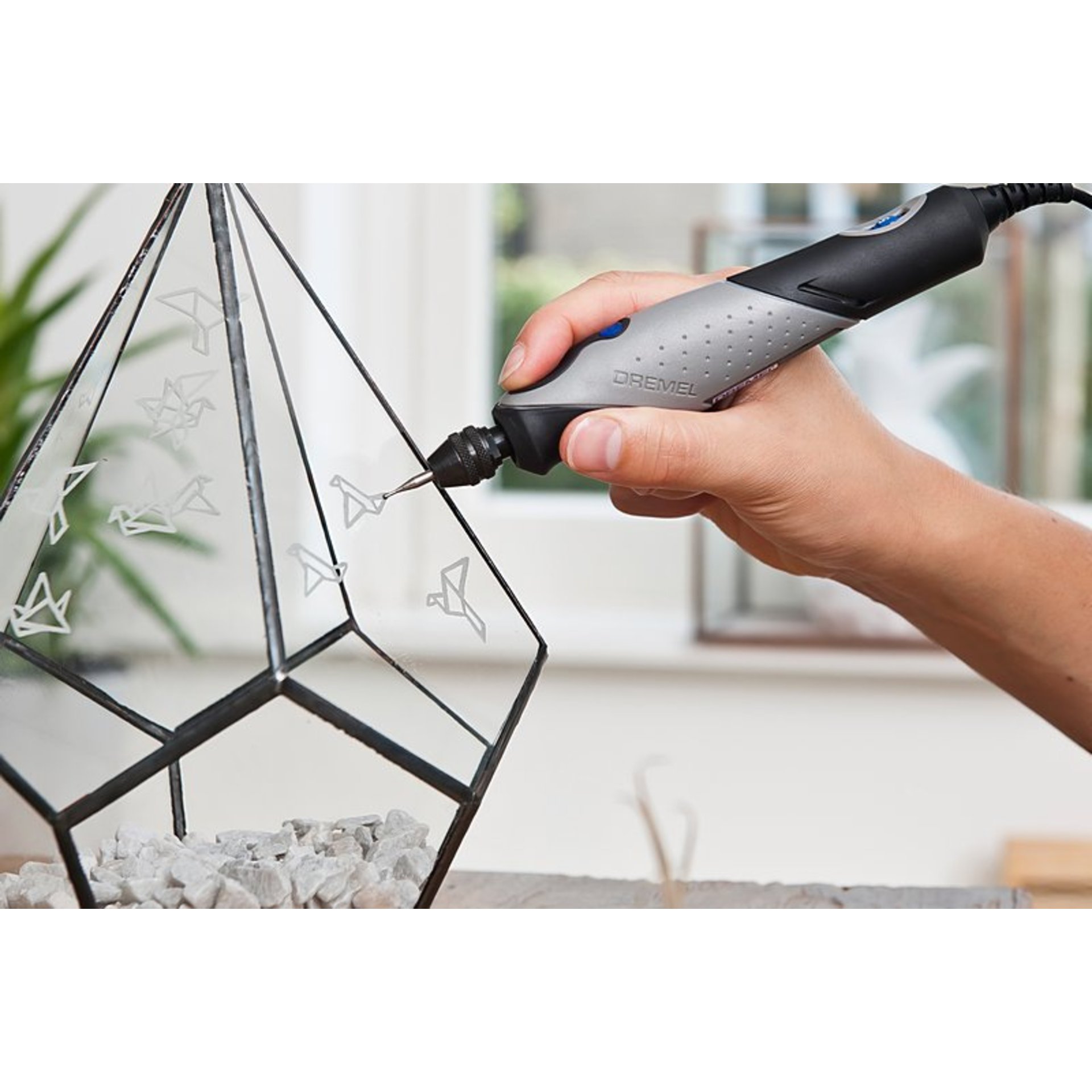 DREMEL® Stylo+, 2050-15 Multifunktionswerkzeug (9 Watt) mit 15 Zubehöre