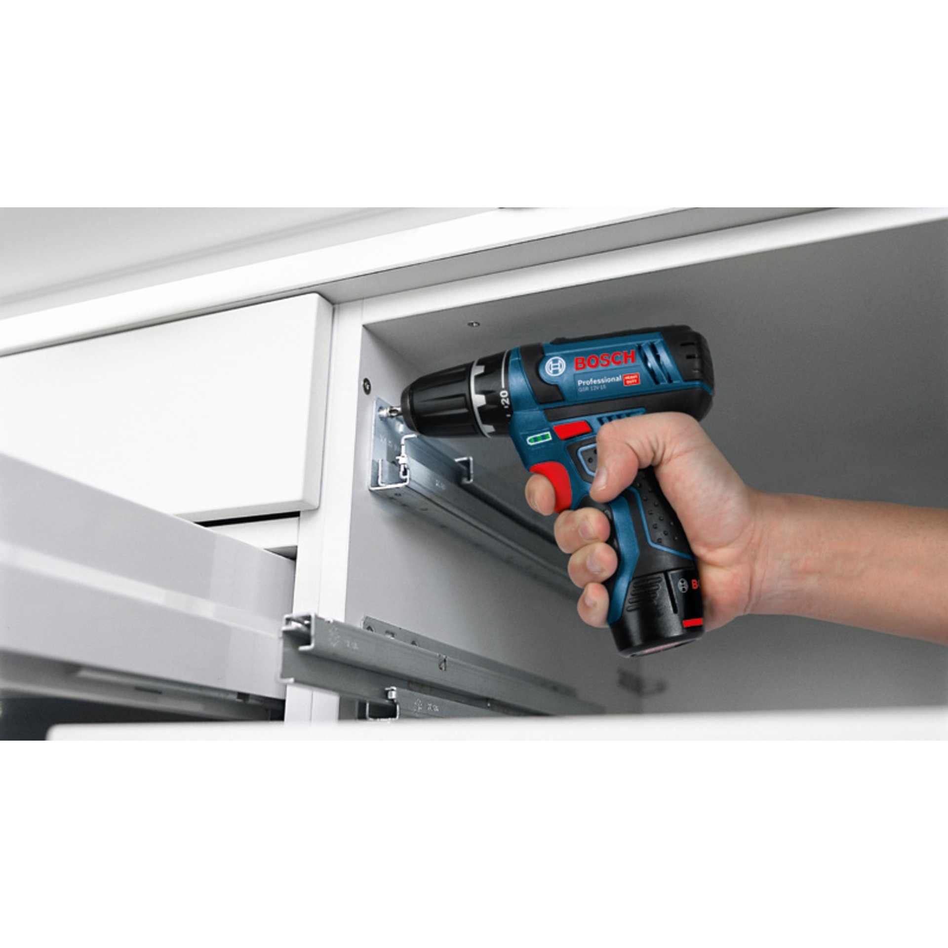 Akku-Bohrschrauber GSR 12V-15,  2 x Akku GBA 12V 2.0Ah, L-BOXX