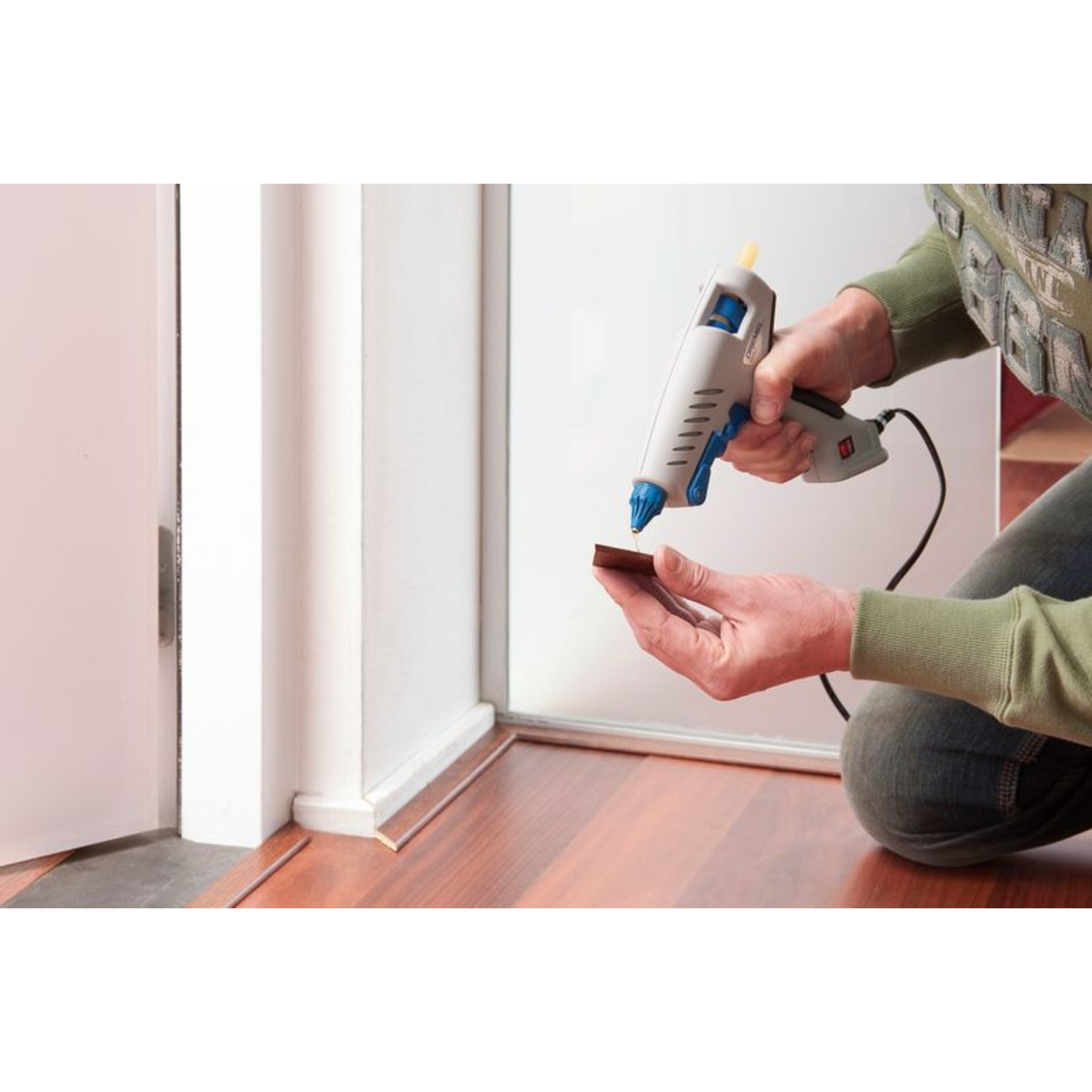 DREMEL® Heißklebepistole 940-3 Kompaktwerkzeug (195 °C) mit 3 Zubehöre