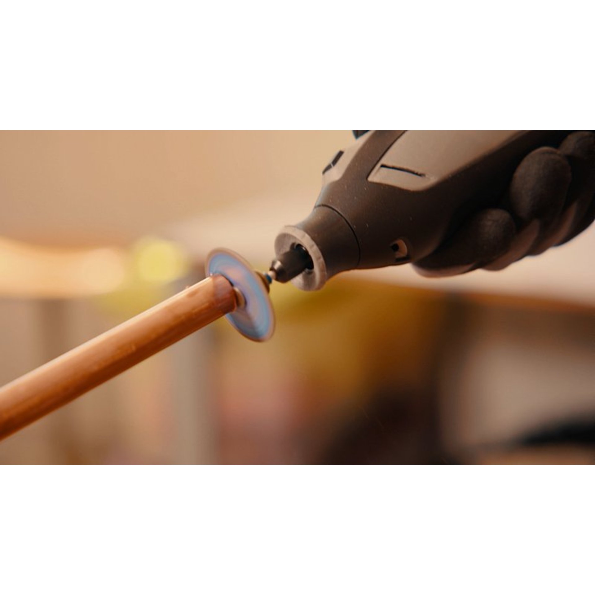 DREMEL® 8240, Kabelloses Multifunktionswerkzeug, 1x 12-V-2Ah-Akku, 5 Zubehöre