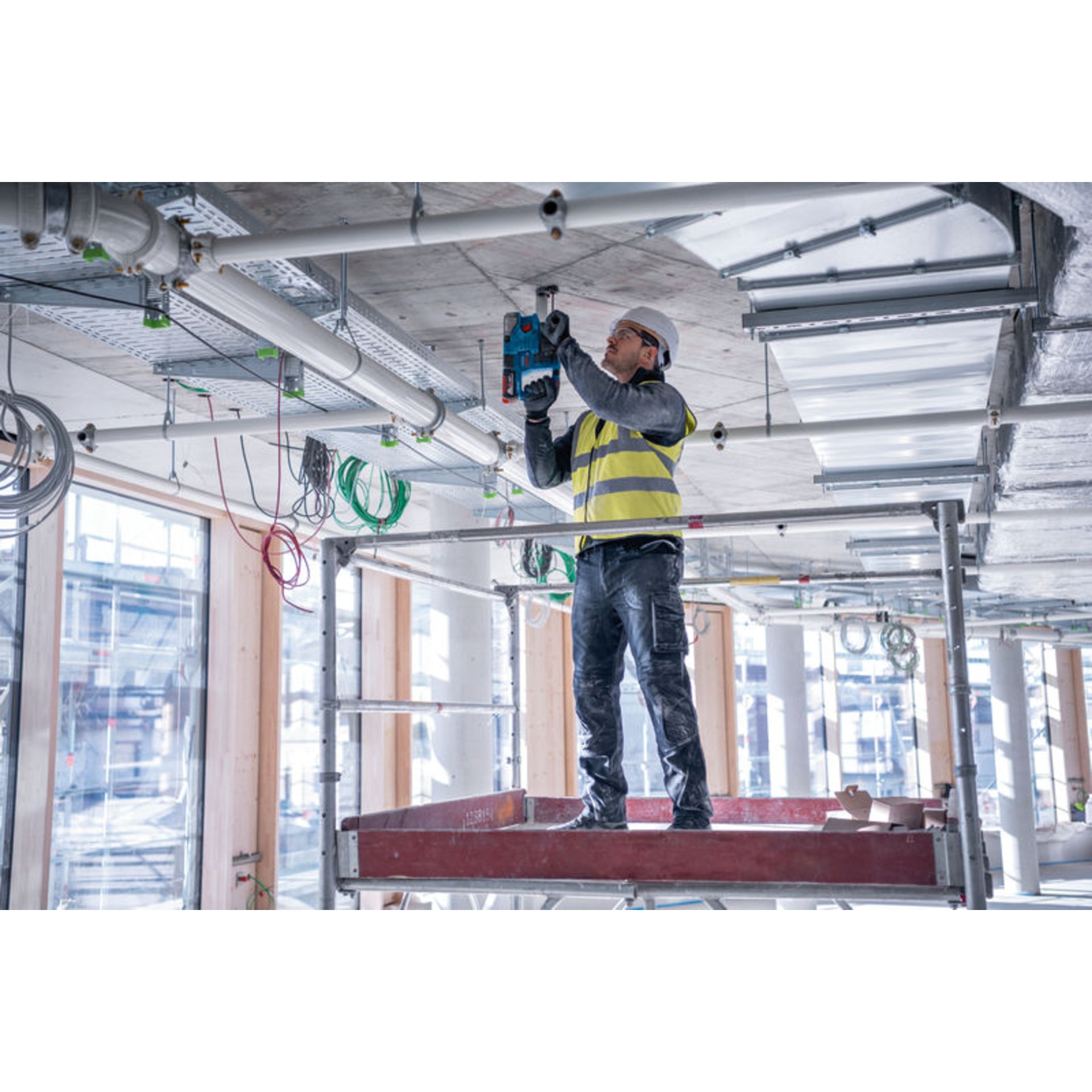 Akku-Bohrhammer mit SDS plus GBH 18V-22, 2 x Akku GBA 18V 4.0Ah in L-BOXX 136