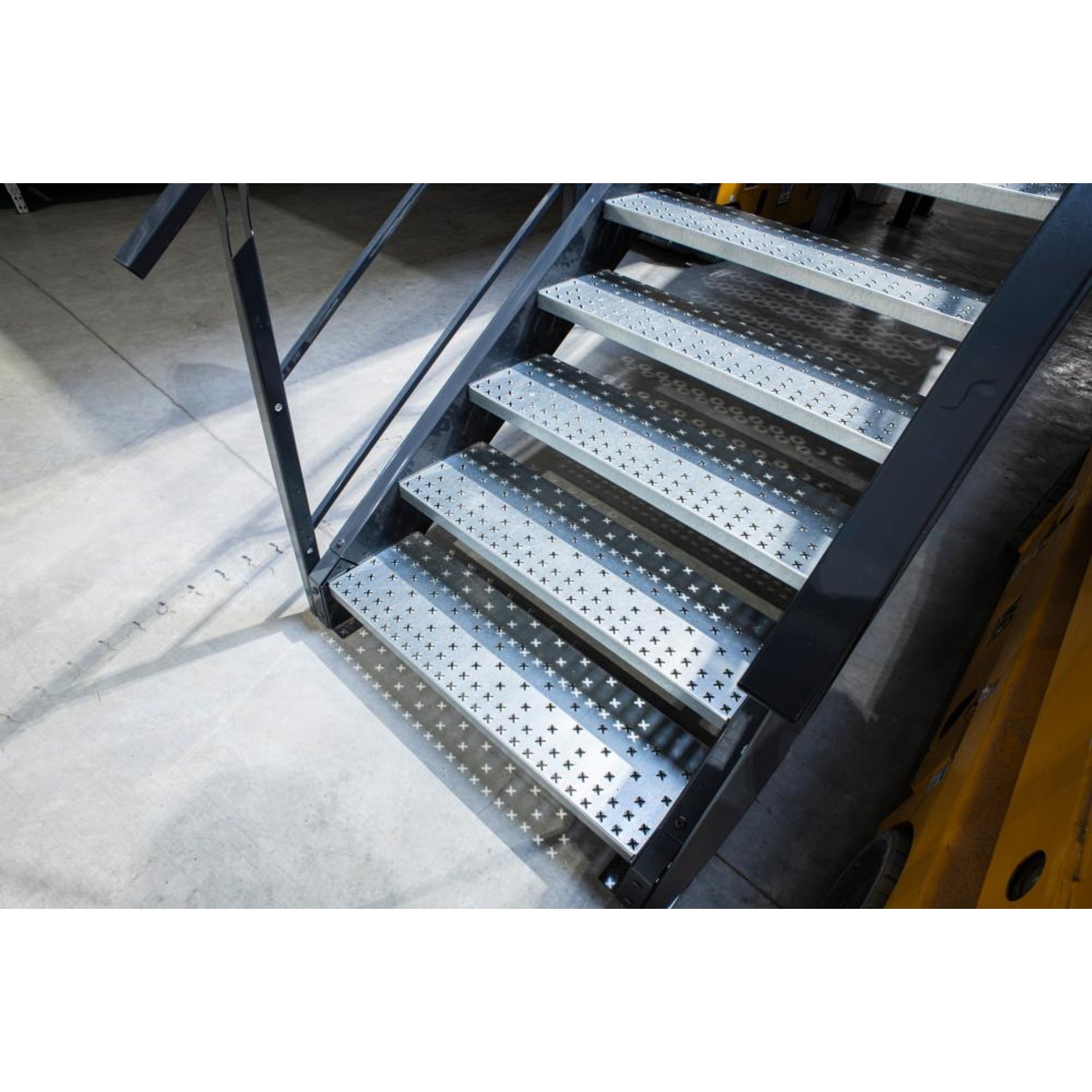 Treppe 38 Grad für Lagerbühne B960mm Lichte Breite 860 mm