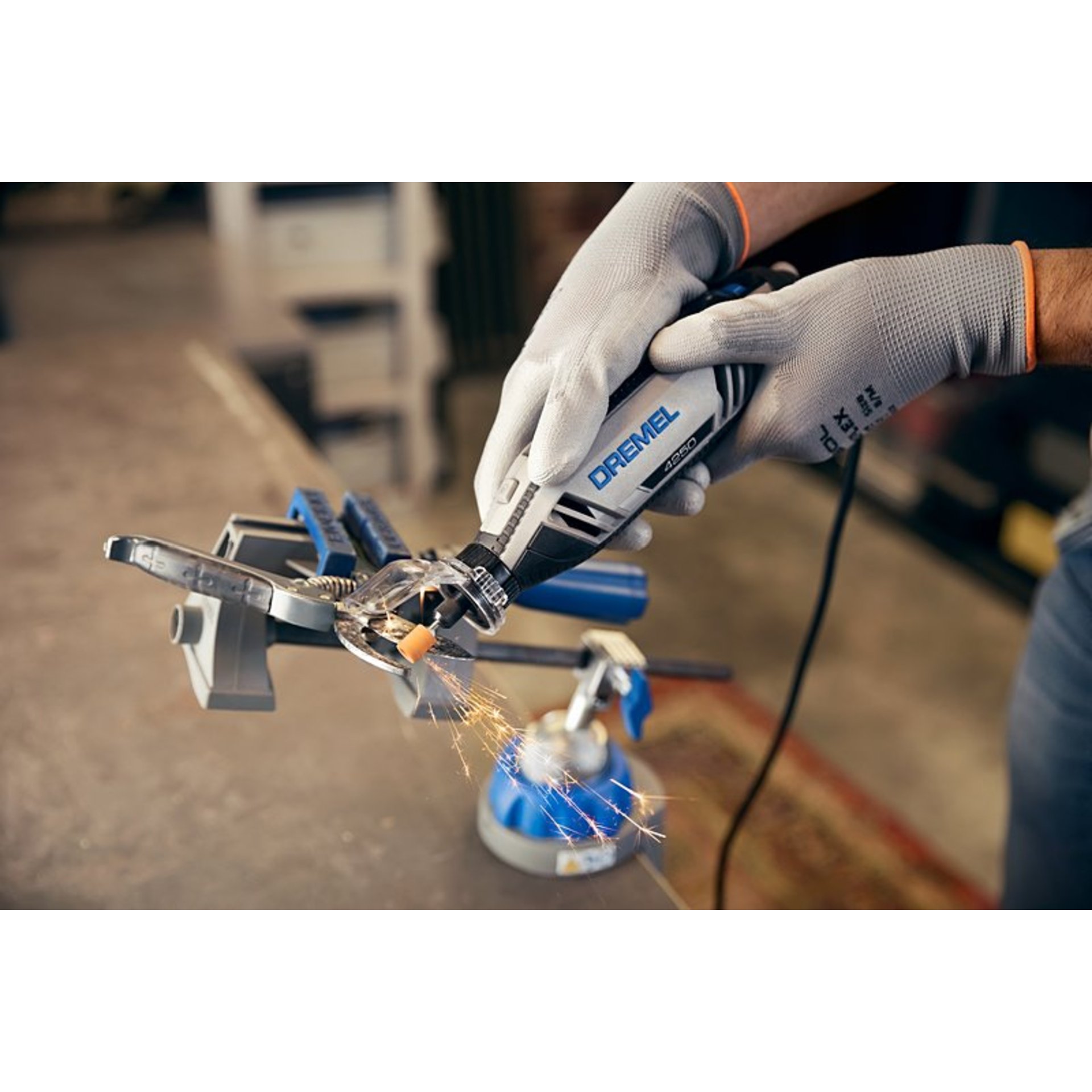 DREMEL® 4250 kabelgebundenes Multifunktionswerkzeug, 128 Zubehöre, 6 Vorsatzger.