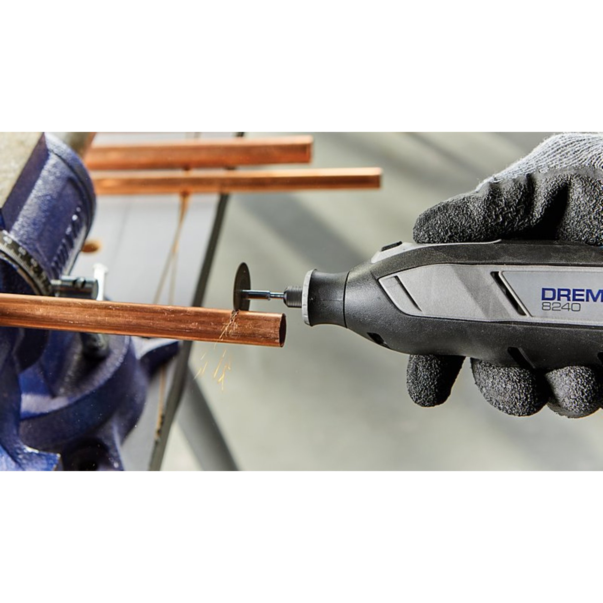 DREMEL® 8240, Kabelloses Multitool, 1 x 12-V-2-Ah-Akku), 65 Zubehöre