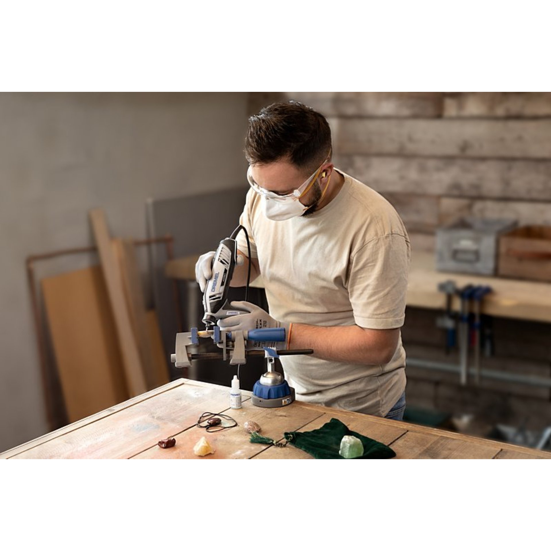 DREMEL® 4250, kabelgebundenes Multifunktionswerkzeug, 35 Zubehöre