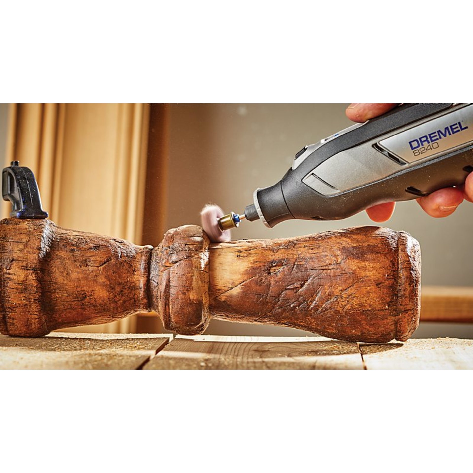 DREMEL® 8240, Kabelloses Multifunktionswerkzeug, 1 x 12-V-2Ah-Akku, 45 Zubehören
