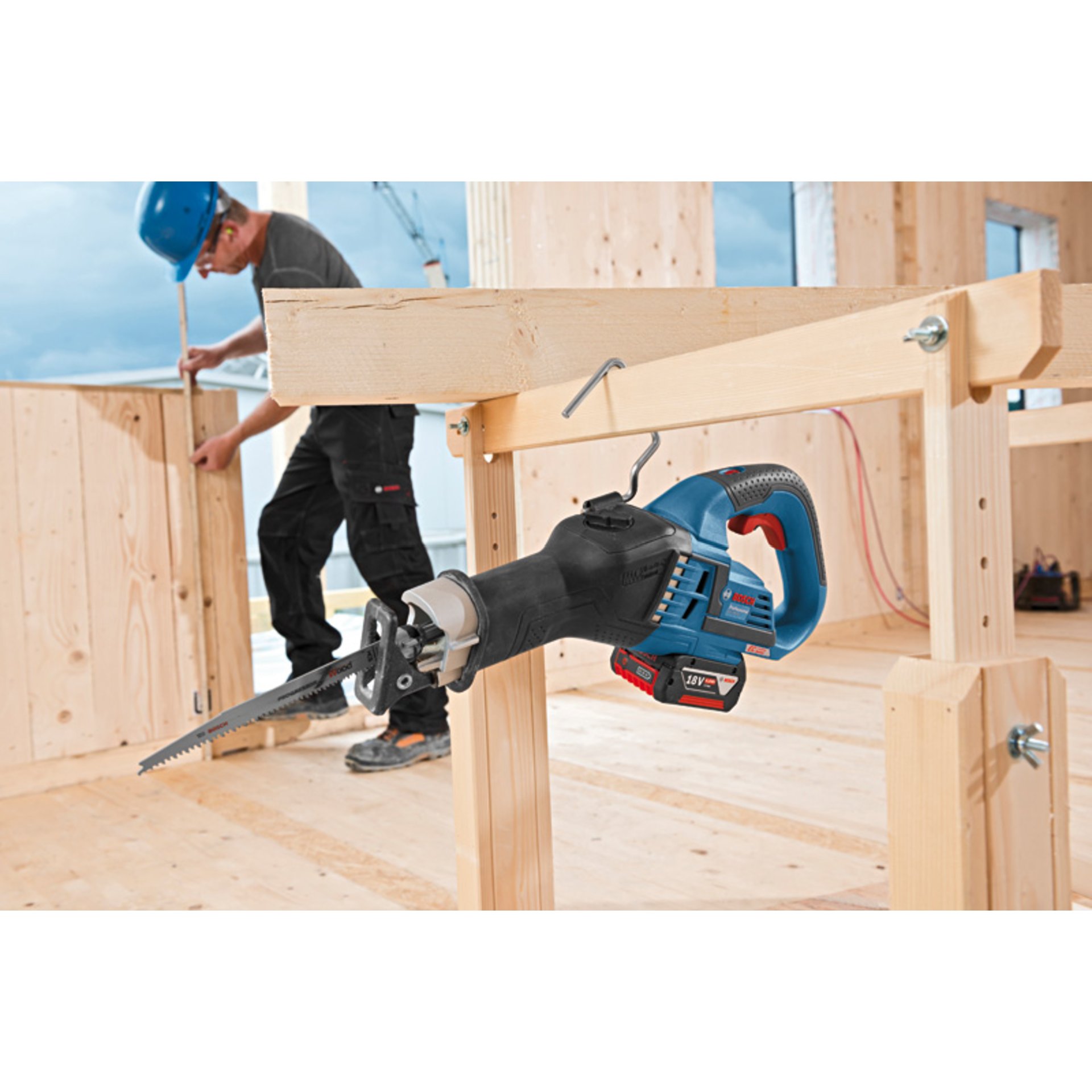 Akku-Säbelsäge GSA 18V-32 im Handwerkerkoffer