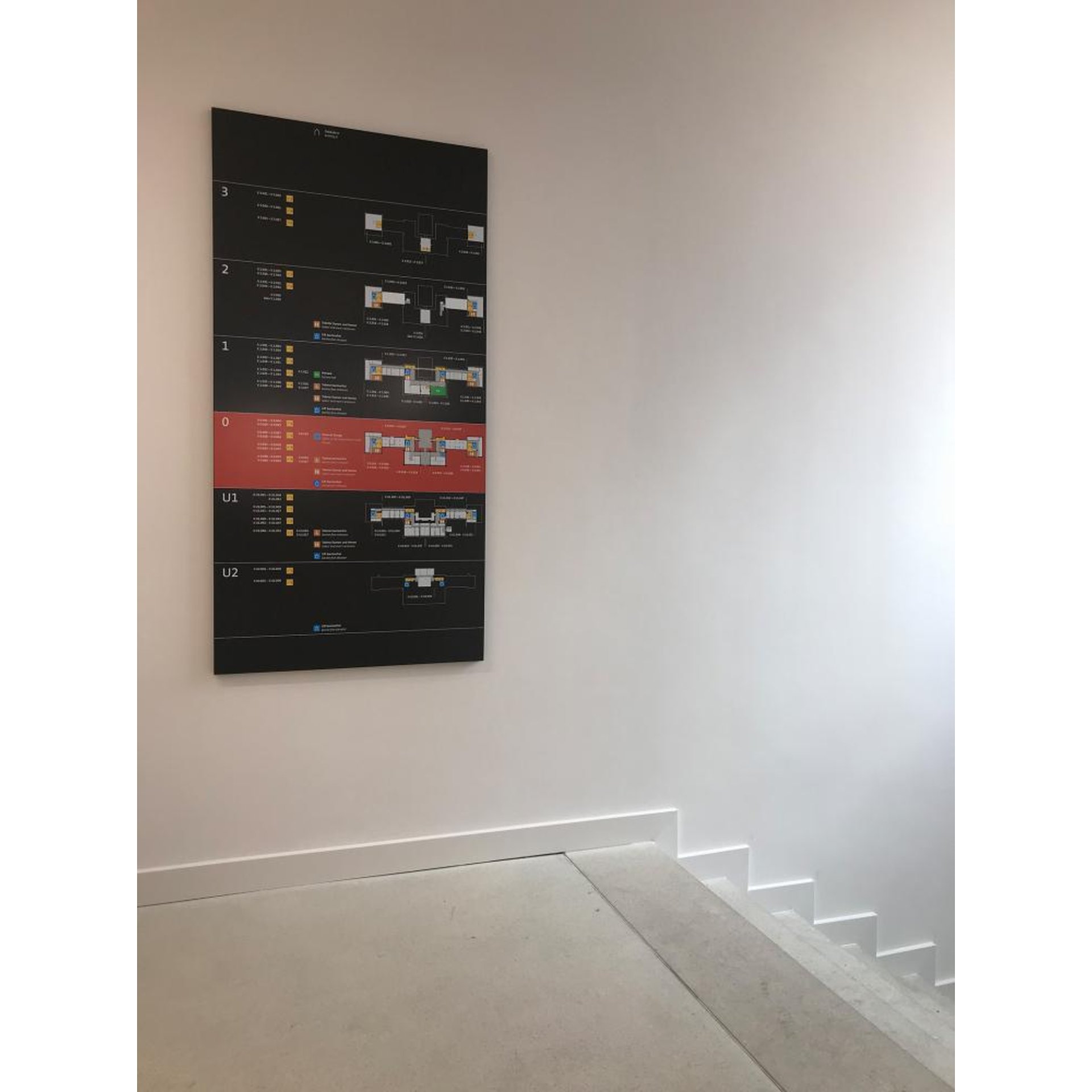 Wegweiser Madrid Black Line - Wandmontage B450xT16XH450 mm aluminium schwarz elox.