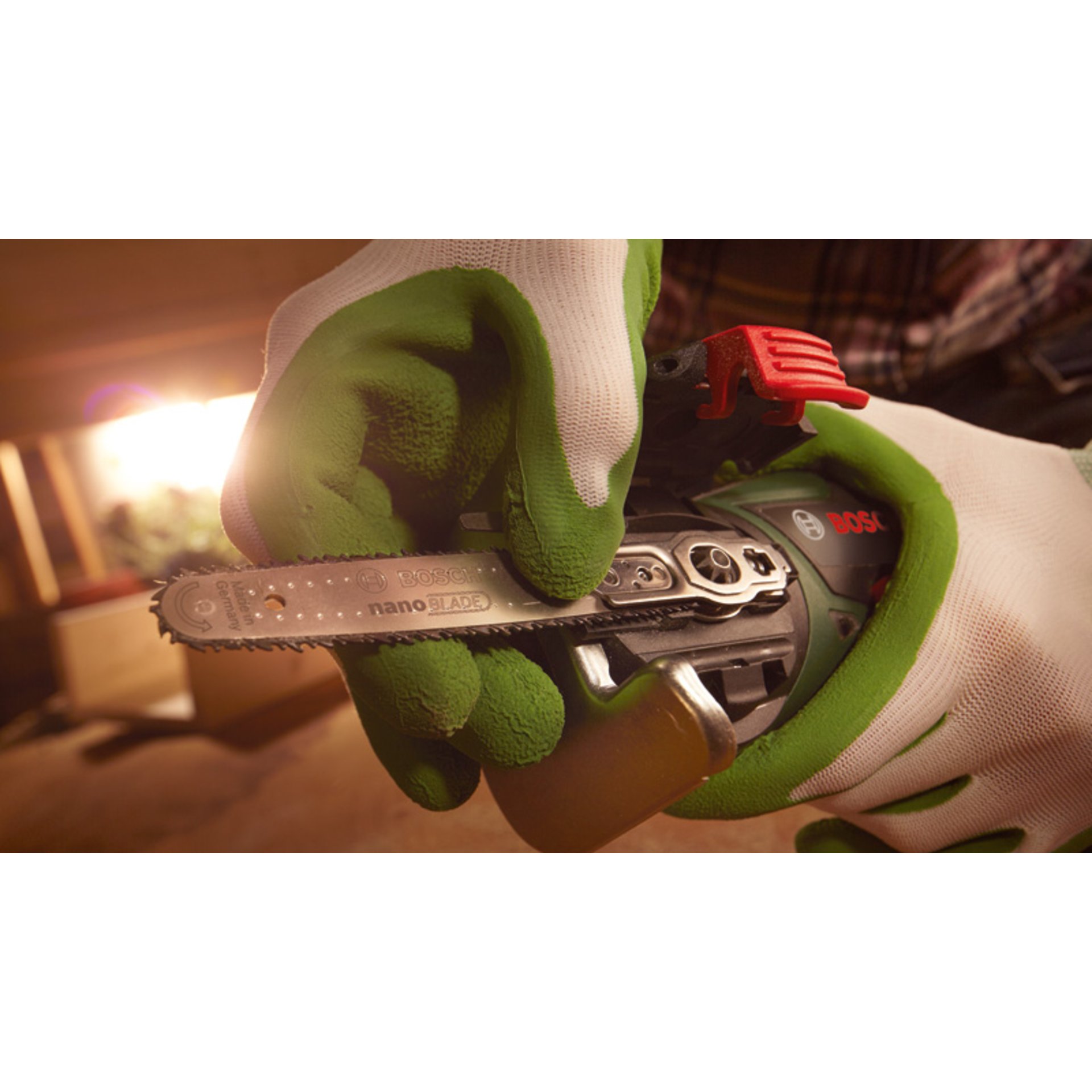 Akku-Säge EasyCut 12 mit NanoBlade-Technologie
