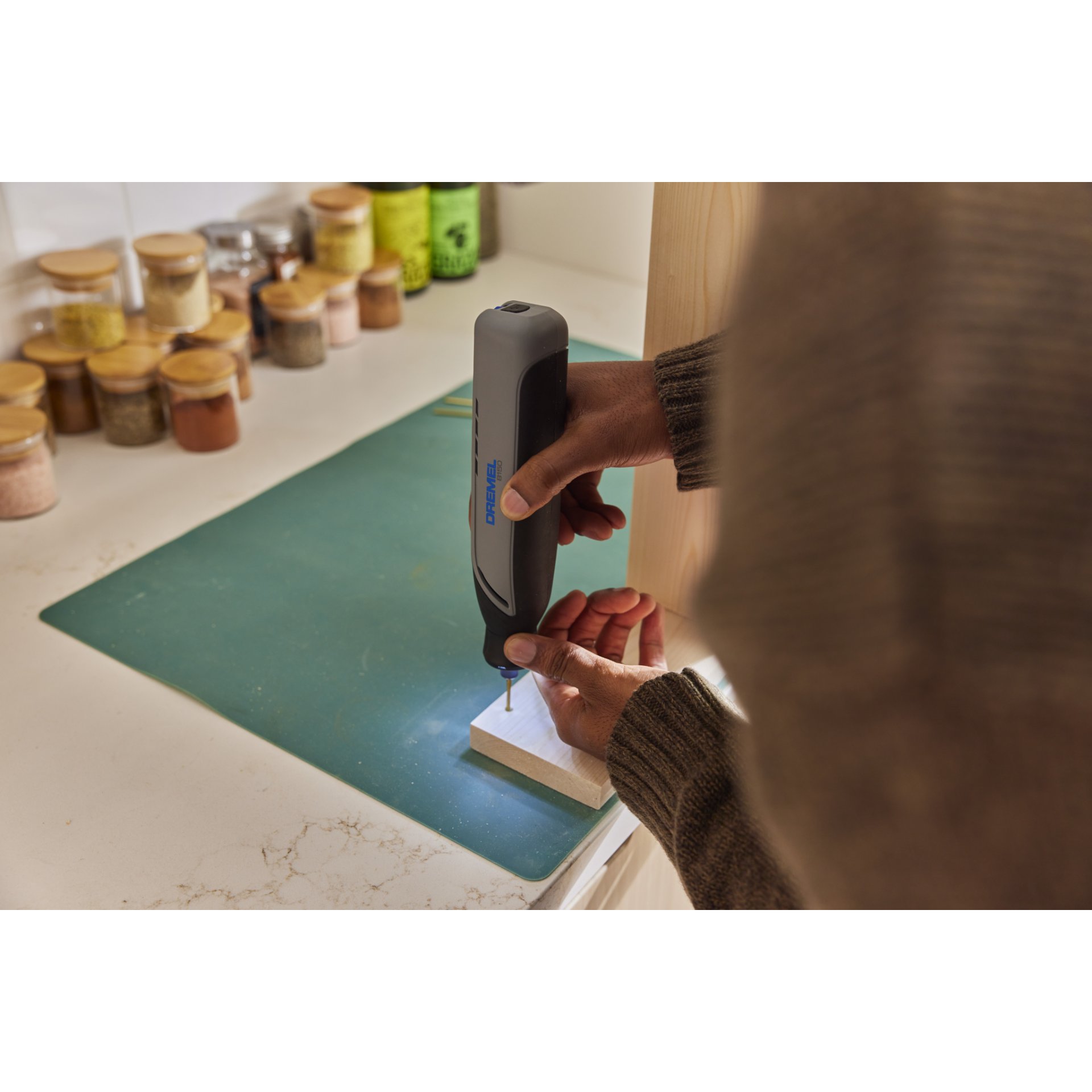 DREMEL® 8150, 7,2-V-Multifunktionswerkzeug, 20-tlg. Zubehör