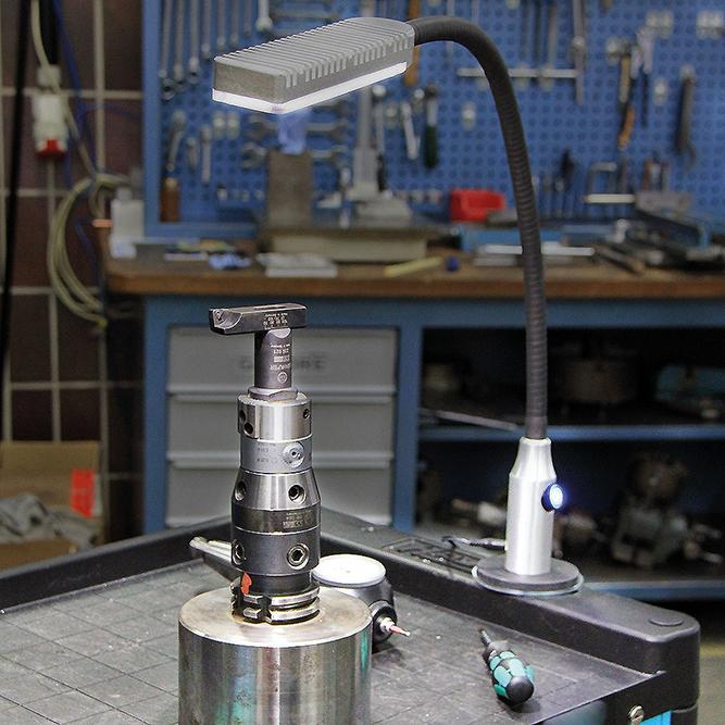 Bauer & Böcker Arbeitsleuchte Fluter LED 950lm