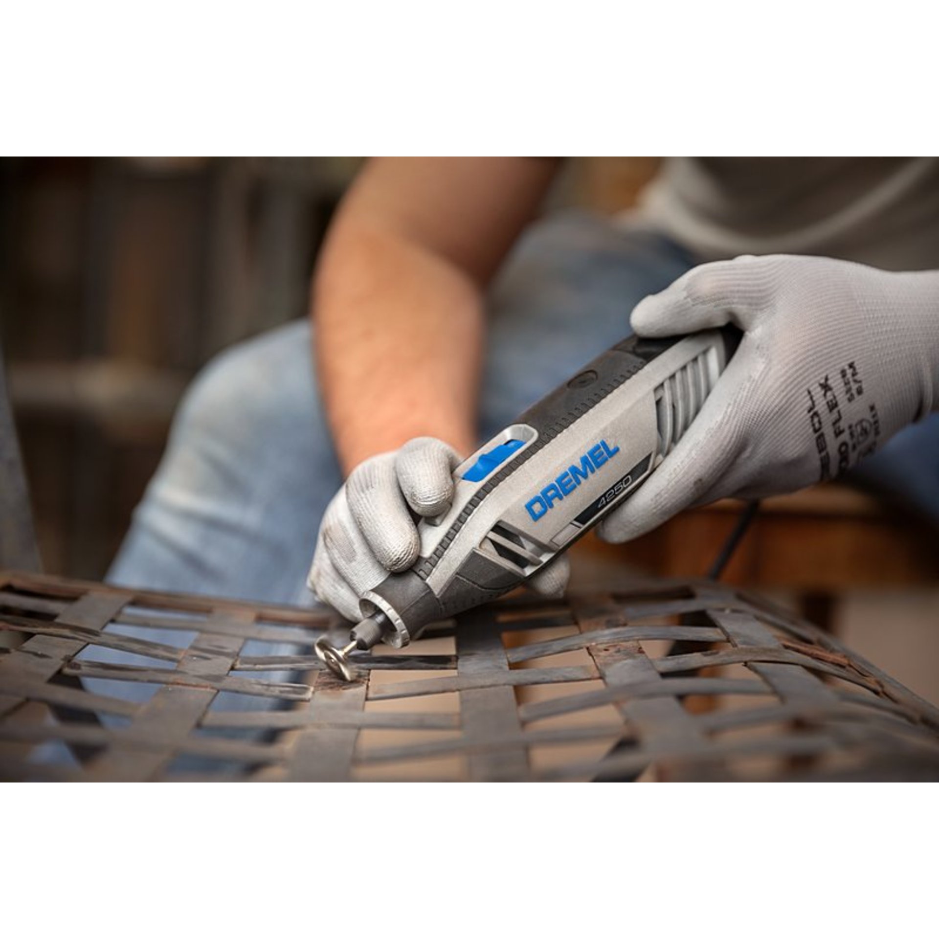 DREMEL® 4250 kabelgebundenes Multifunktionswerkzeug, 128 Zubehöre, 6 Vorsatzger.