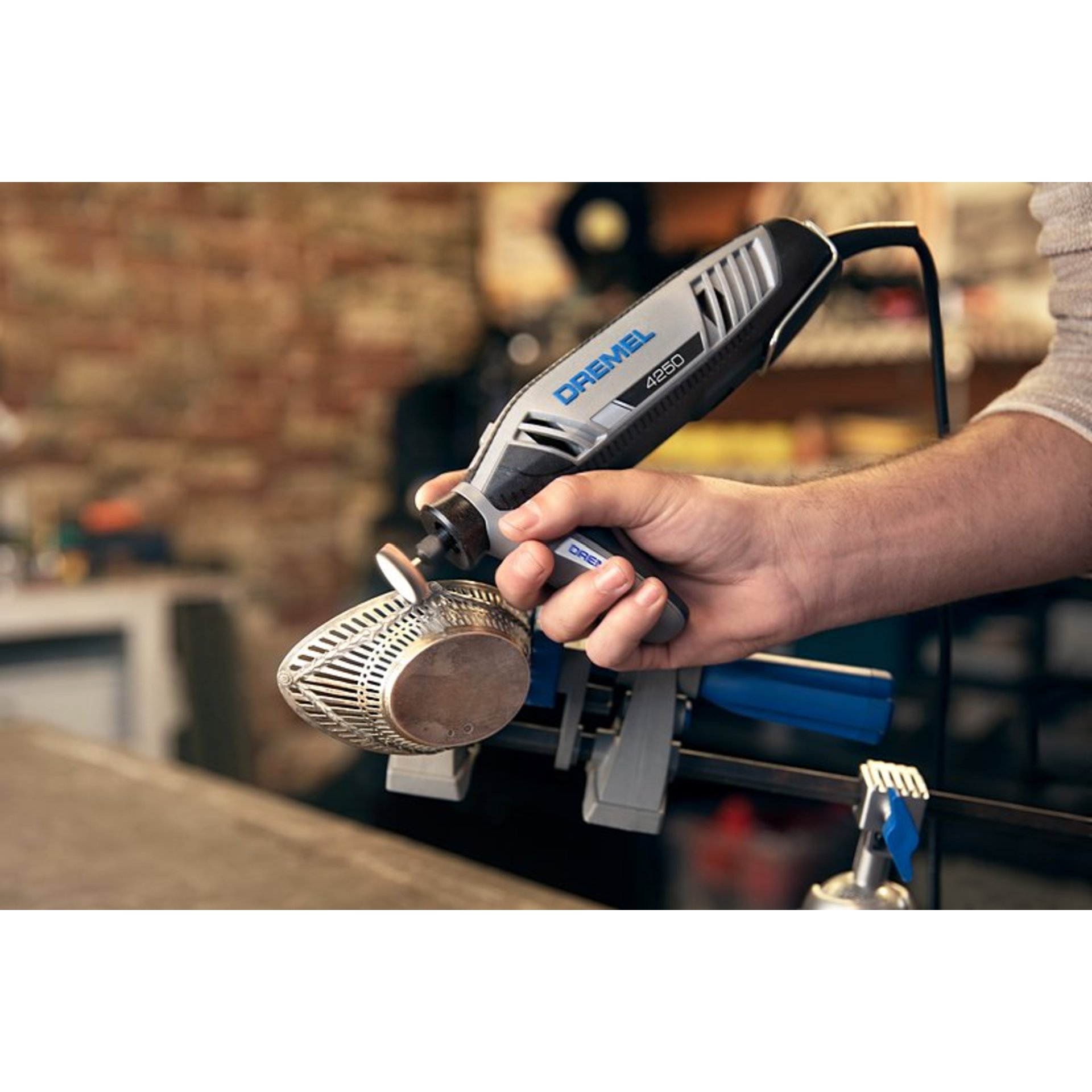 DREMEL® 4250 kabelgebundenes Multifunktionswerkzeug, 128 Zubehöre, 6 Vorsatzger.